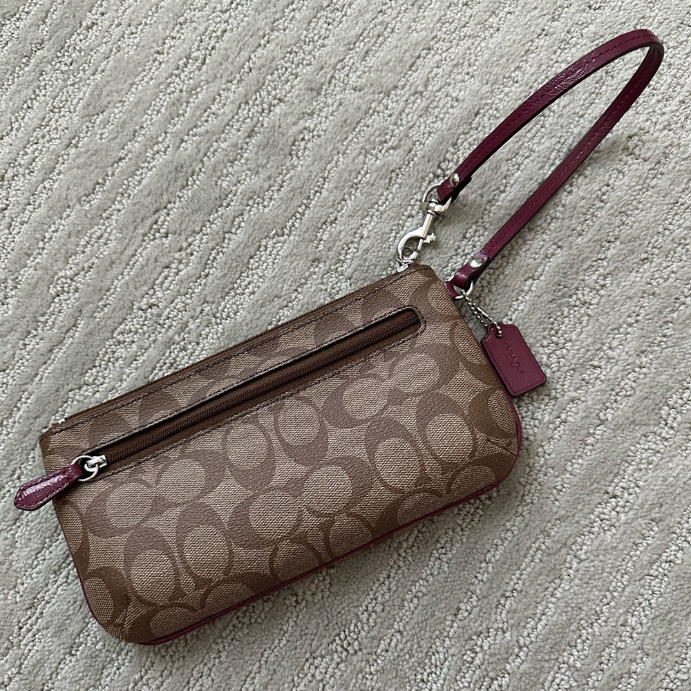 NWOT—Classic Coach wristlet/wallet - Picture 2 of 10